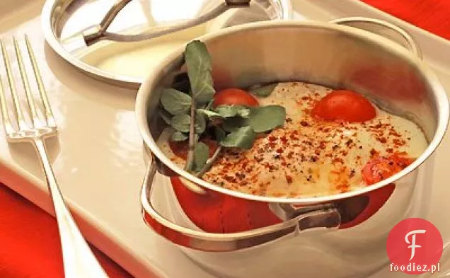 Jajka Pieczone W Jogurcie Ze Szpinakiem, Pomidorami I Rukolą