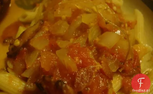 Gładki i kremowy makaron z serem