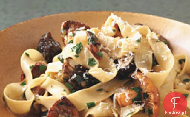 Fettuccine z sosem z dzikich grzybów