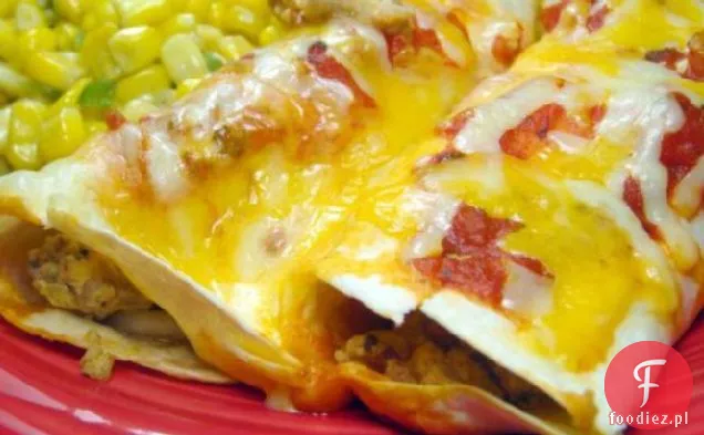 Serowe enchilady z kiełbasą i jajkiem