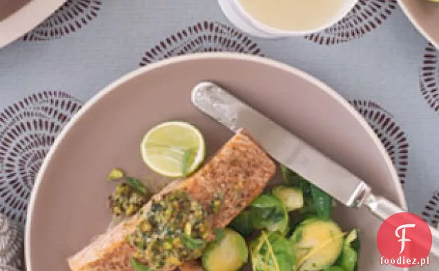 Łosoś z masłem pistacjowo-bazyliowym