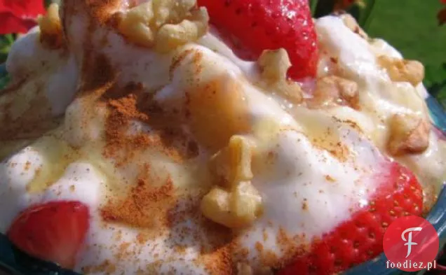 Grecka sałatka jogurtowo-owocowa