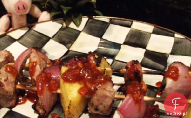 Grillowane szaszłyki wieprzowe z wędzonym czerwonym sosem Curry BBQ