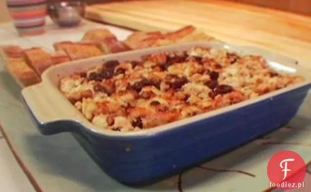 Ser rolniczy z miodem, rodzynkami, cynamonem i prażonymi orzechami włoskimi