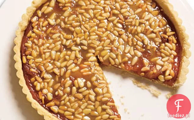 Tarta pigwowa z polewą karmelową z orzechów sosny