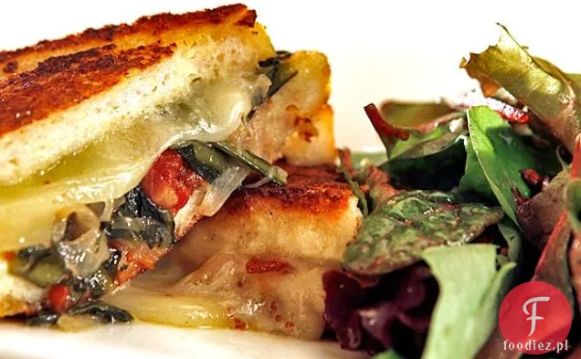 Nadziewane Tosty Francuskie Z Boczkiem, Zielenią Mniszka Lekarskiego I Gruyère