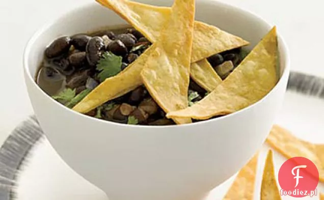 Zupa z czarnej fasoli z chrupiącymi tortillami