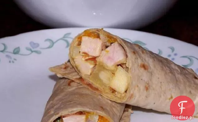 Sałatka z owoców, orzechów i kurczaka z sosem z curry Mayo