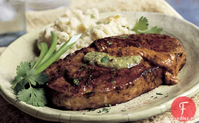 Steki smażone na patelni z salsą Verde i sosem Chili Ancho