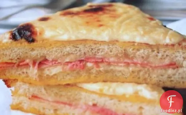 Klasyczna Francuska Kanapka Bistro-Croque Monsieur