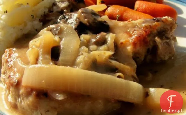 Schab Schabowy Z Pieczarkowym Sosem Cebulowym