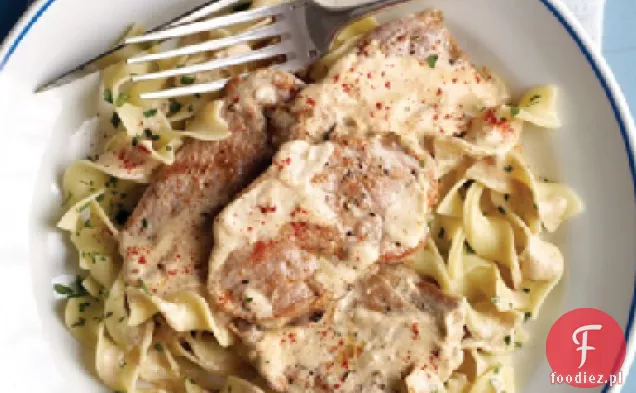 Paszteciki wieprzowe z sosem śmietanowo-paprykowym