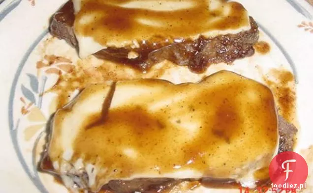 Pieczeń nadziewana serem i pieczarkami