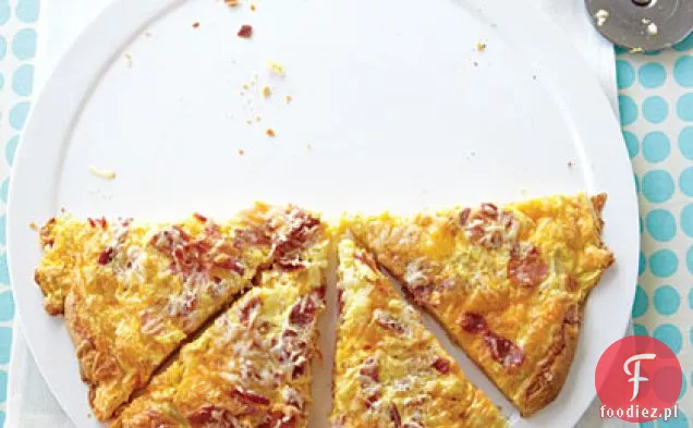 Pizza śniadaniowa z bekonem i jajkiem
