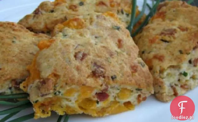 Bekon-Cheddar-Bułeczki Ze Szczypiorkiem