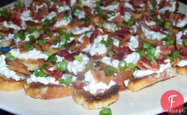 Zielona cebula i boczek Crostini