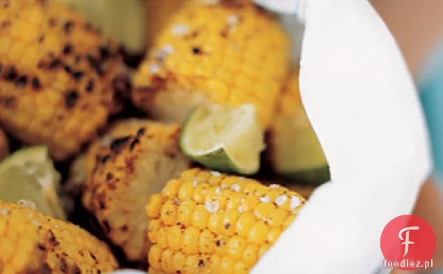 Grillowana kukurydza z chili w proszku i limonką