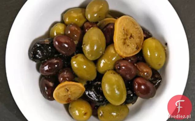 Mieszane oliwki prowansalskie z Zakonserwowaną cytryną i Oregano