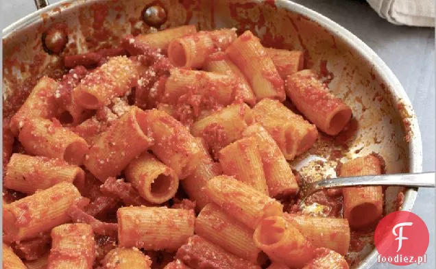 Rigatoni Z Pikantnym Salami I Pomidorami