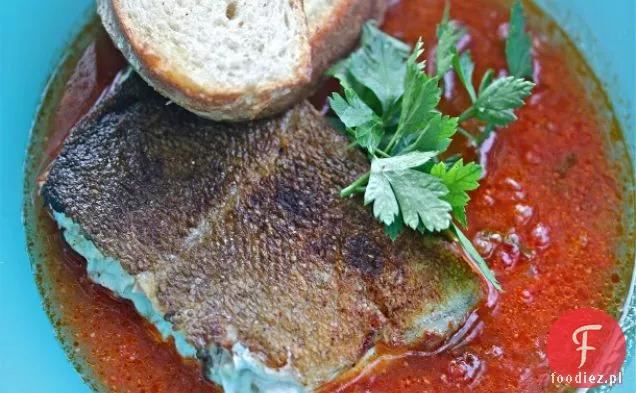 Dorsz po hiszpańsku w Chorizo-bulion pomidorowy