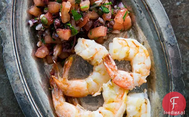 Grillowane krewetki z pomidorową salsą oliwkową