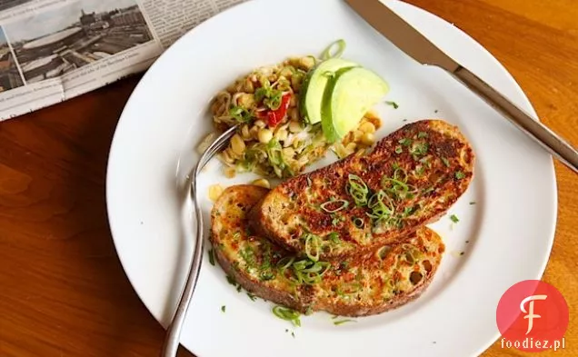 Pikantne tosty francuskie z czosnkiem i parmezanem