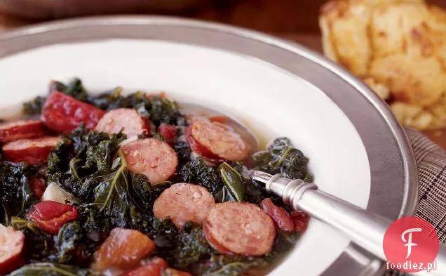 Pikantna zupa z kapusty z kiełbasą Andouille