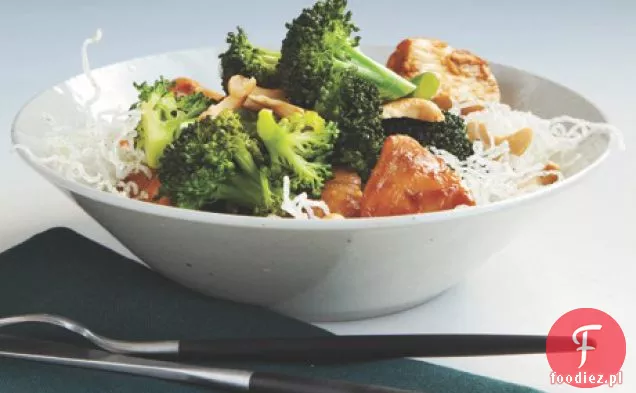 Kurczak z brokułami z chrupiącym makaronem