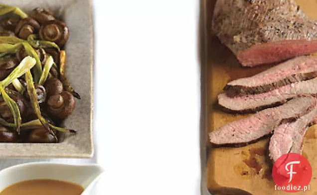 Marynowany Tri-Tip z sosem musztardowym Chińskim i pieczoną zieloną cebulą i pieczarkami