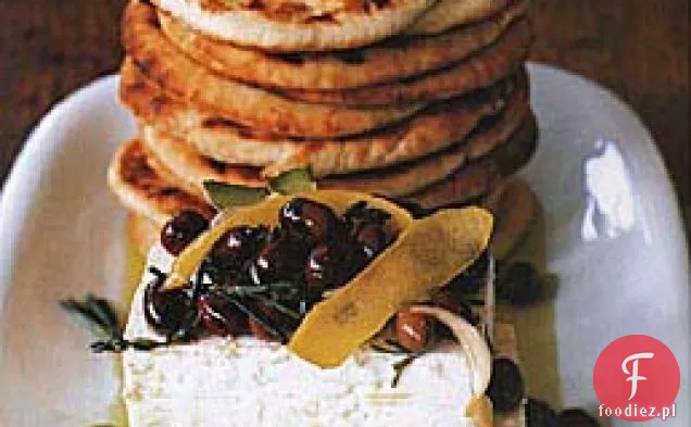 Feta i marynowane oliwki Niçoise z grillowanymi pitami