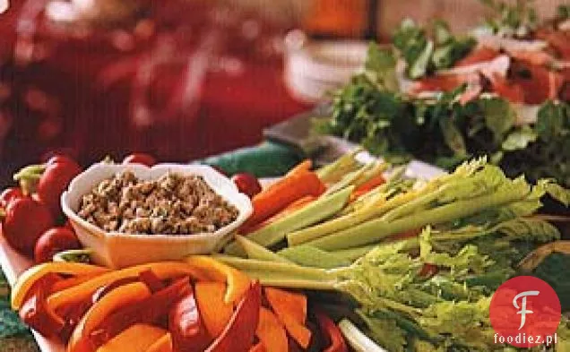 Zimowe crudity z dipem Orzechowo-czosnkowym