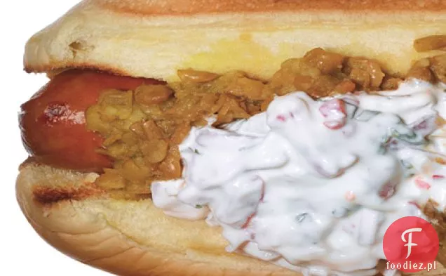 Hot dogi z Dal i Red-Onion Raita