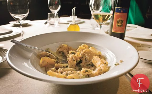 Rigatoni z krewetkami, kalmarami i bazylią