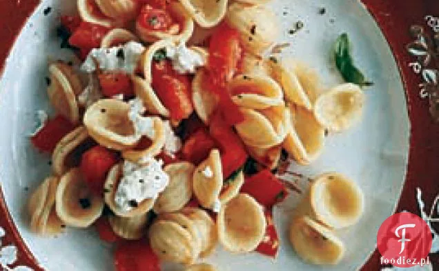 Orecchiette z salsą Crudą i ricottą