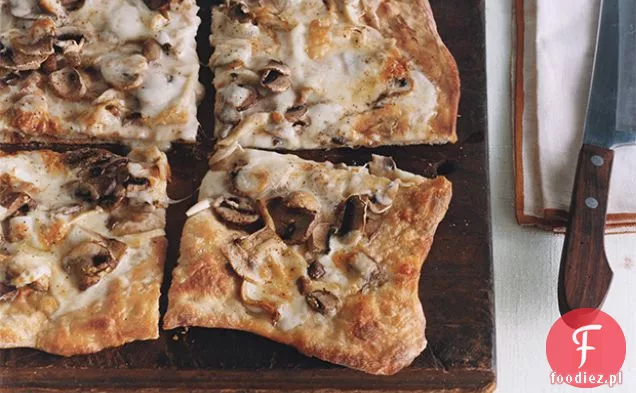 Truflowe Taleggio i pizza z pieczarkami