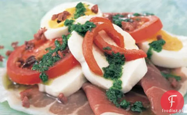Sałatka Antipasto z sosem bazyliowym