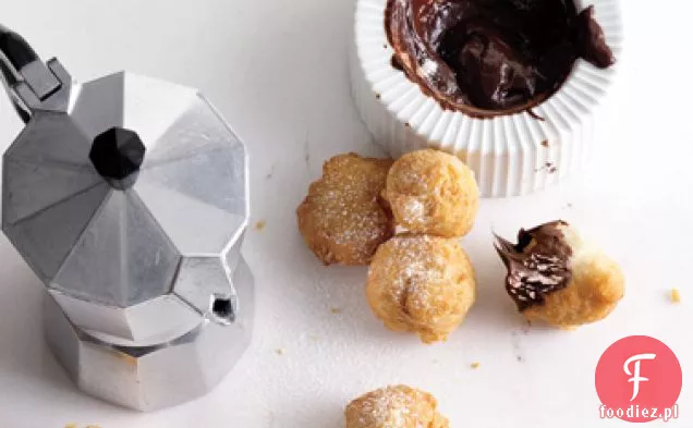 Zeppole z sosem czekoladowym