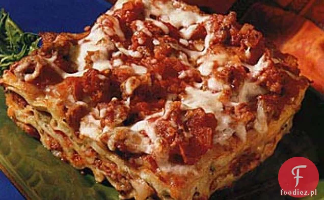 Lasagne z kiełbasą, serem i bazylią