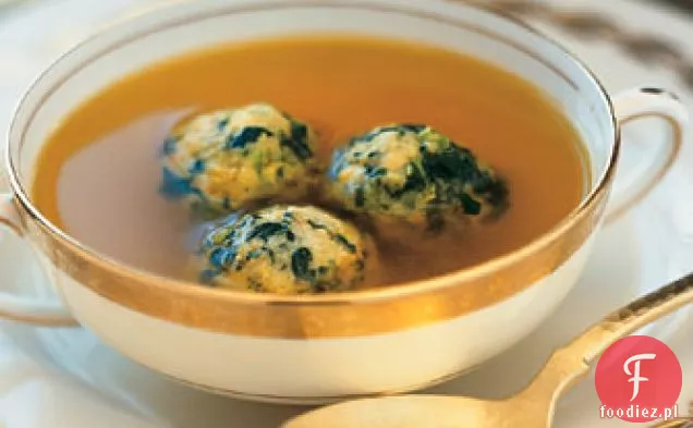 Szafranowy rosół z kurczaka z kulkami Macy szpinakowej