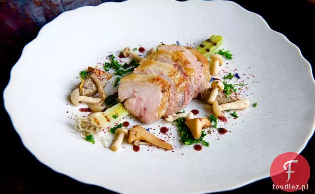 Wolno Gotowana Pierś Z Bażanta Z Porem I Marynowaną Mus