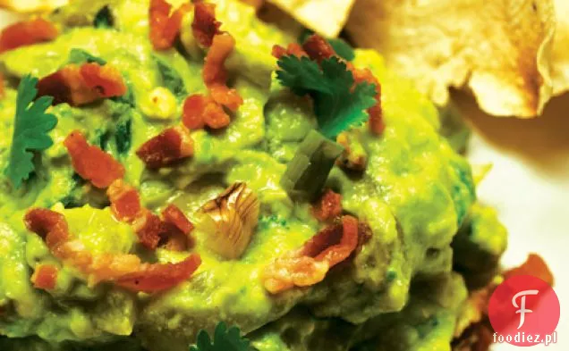 Guacamole z boczkiem, grillowanymi rampami (lub zieloną cebulą) i zapiekanymi Tomatillo