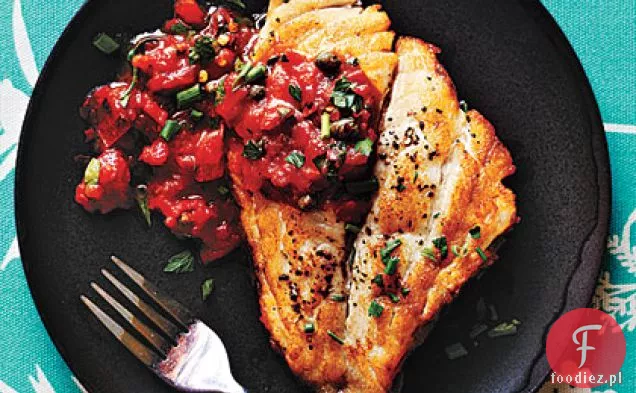 Ryba pieczona w sosie pomidorowym śródziemnomorskim