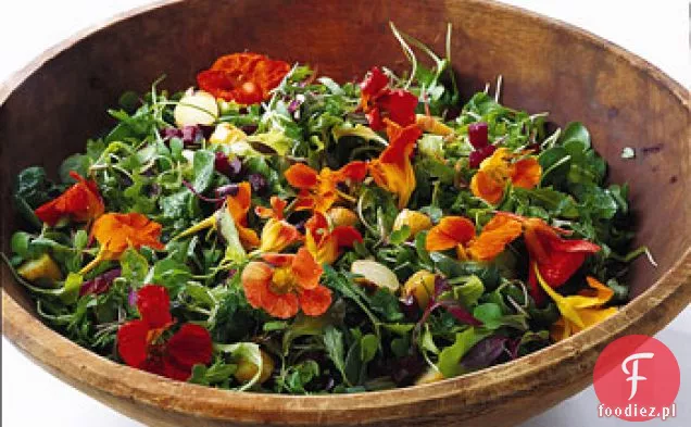Baby Greens z prażonymi burakami i ziemniakami