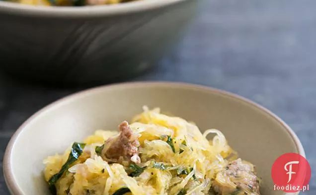 Pieczone Spaghetti Squash z kiełbasą i kapustą