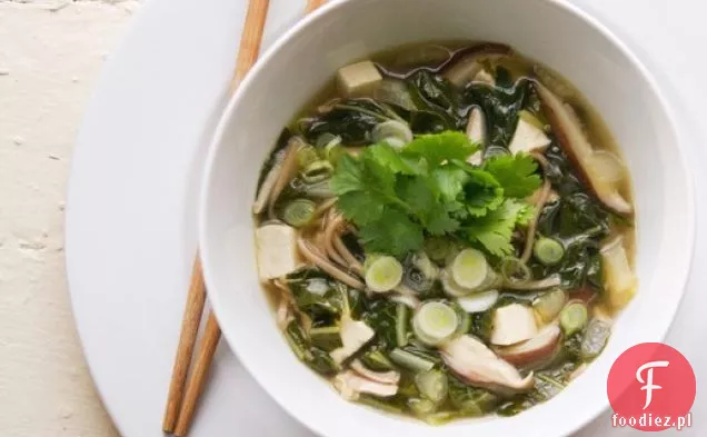Zupa z makaronem Soba z kurczakiem, Tofu i Bok Choy