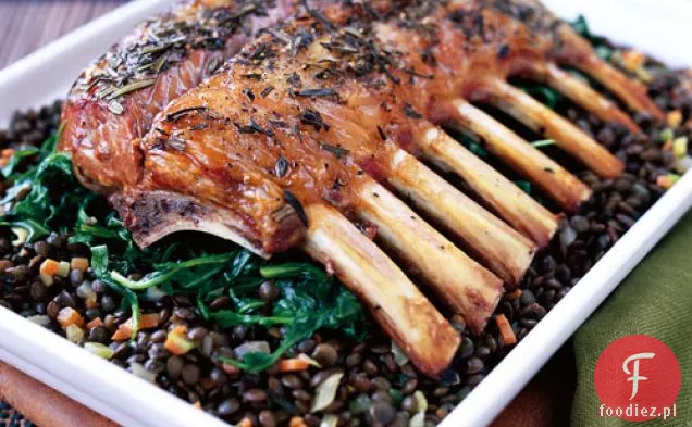 Mini Stelaż Jagnięcy Z Orzechową Soczewicą Beluga I Podsmażonym Czosnkiem