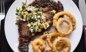 Rib-Eye z ananasem i serem pleśniowym