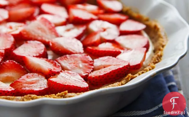 No-Bake Wegańskie Ciasto Truskawkowe