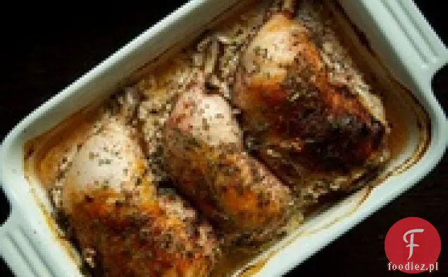 Noga Jagnięca Z Sosem Miętowym I Pieczonymi Ziemniakami I Cebulą