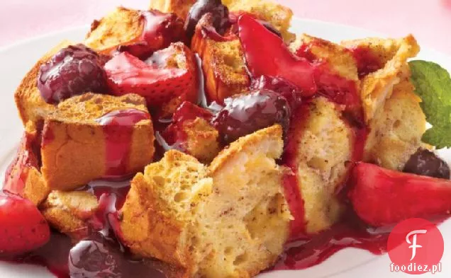 Overnight French Toast Bake with Berry polewa